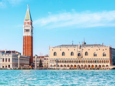 Tour por Venecia con paseo en góndola y acceso a la Galería de Góndolas