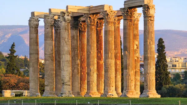 Espectacular templo de Zeus Olímpico en Atenas