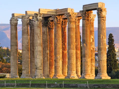 Espectacular templo de Zeus Olímpico en Atenas