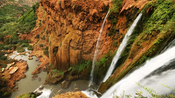 Cascadas de Ouzoud con salto de agua de 110 metros en la garganta del Geo-Parque del Megum