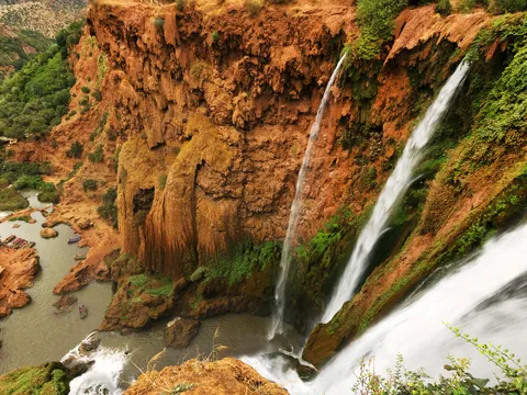 Cascadas de Ouzoud con salto de agua de 110 metros en la garganta del Geo-Parque del Megum