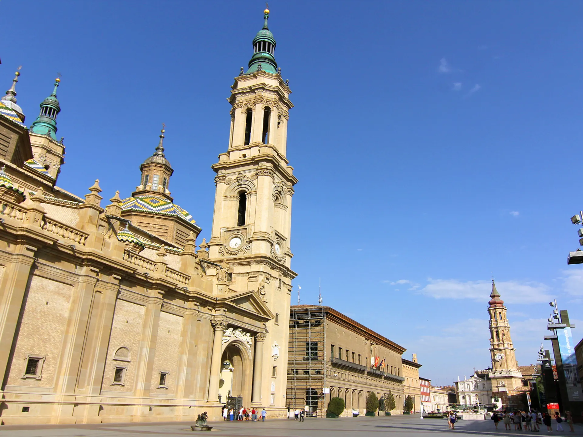 Plaza de Nuestra Señora del Pilar - Las 15 Plazas de España que no te puedes perder - Blog - Buendía Tours