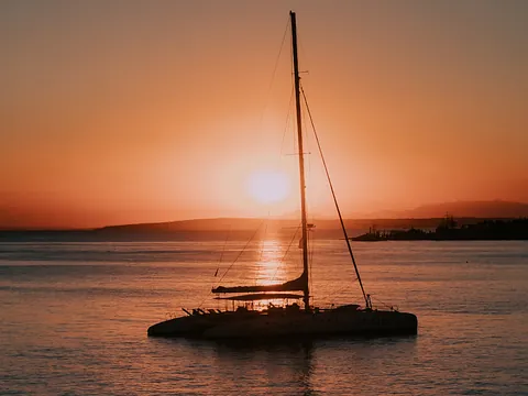 Crucero al atardecer y Cocktail
