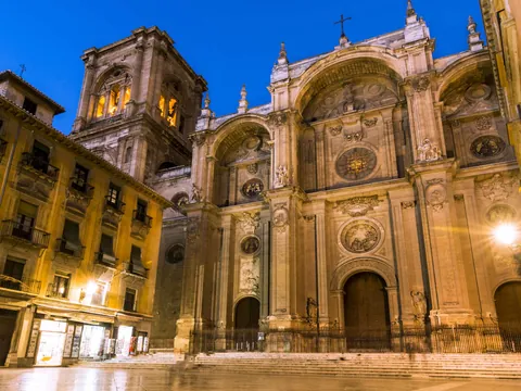 free tour Granada nocturno misterios leyendas Mitos visita guiada Catedral gratis gratuita