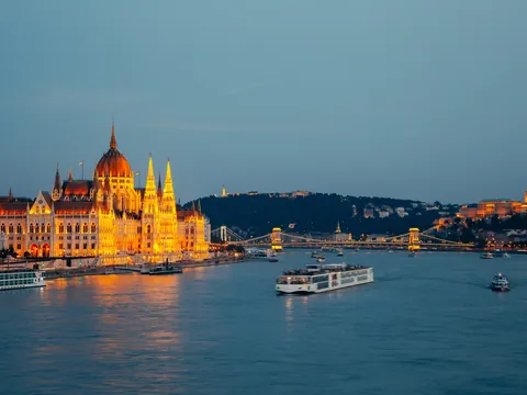 Paseo en barco por el Danubio en Budapest, Hungría