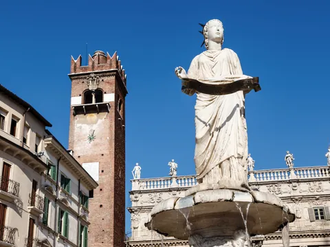 En la Plaza de los Señores encontrás esculturas que esconden un importante legado de la historia.