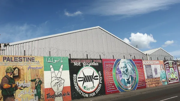 Murales Politicos Belfast excursión al Norte de Irlanda Belfast Calzada del Gigante y el Castillo de Dunluce visitas guiadas y excursiones en Dublin