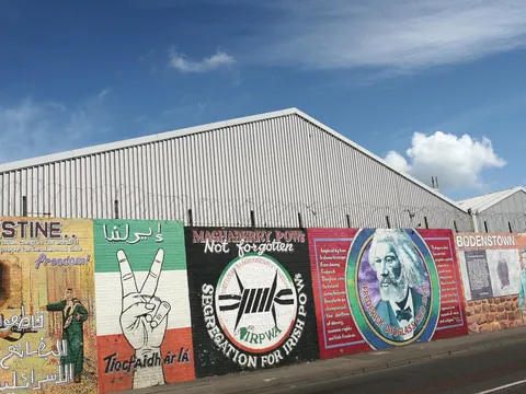 Murales Politicos Belfast excursión al Norte de Irlanda Belfast Calzada del Gigante y el Castillo de Dunluce visitas guiadas y excursiones en Dublin