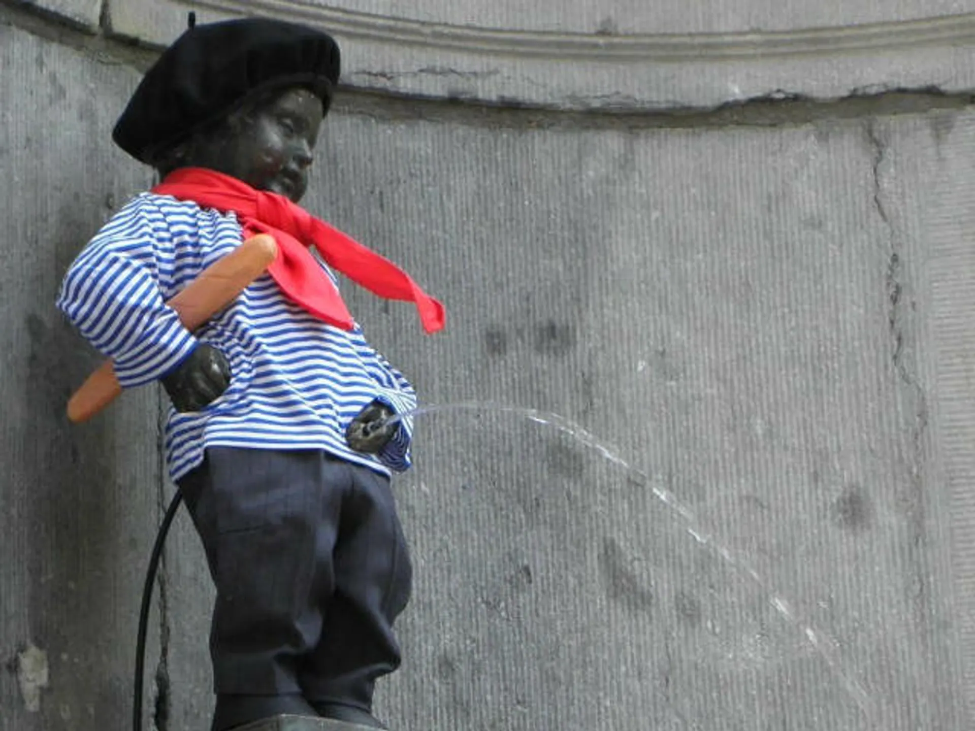 Vestidos - Manneken Pis - Bruselas - Buendía Tours