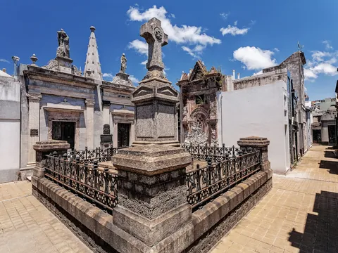 cementerio-recoleta-buenos-aires-grupos-privados.jpg