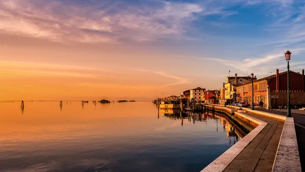 La preciosa isla Pallestrina en Venecia al atardecer