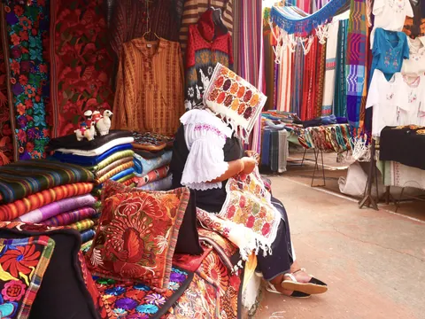excursion-otavalo-mercado-artesanal.jpg