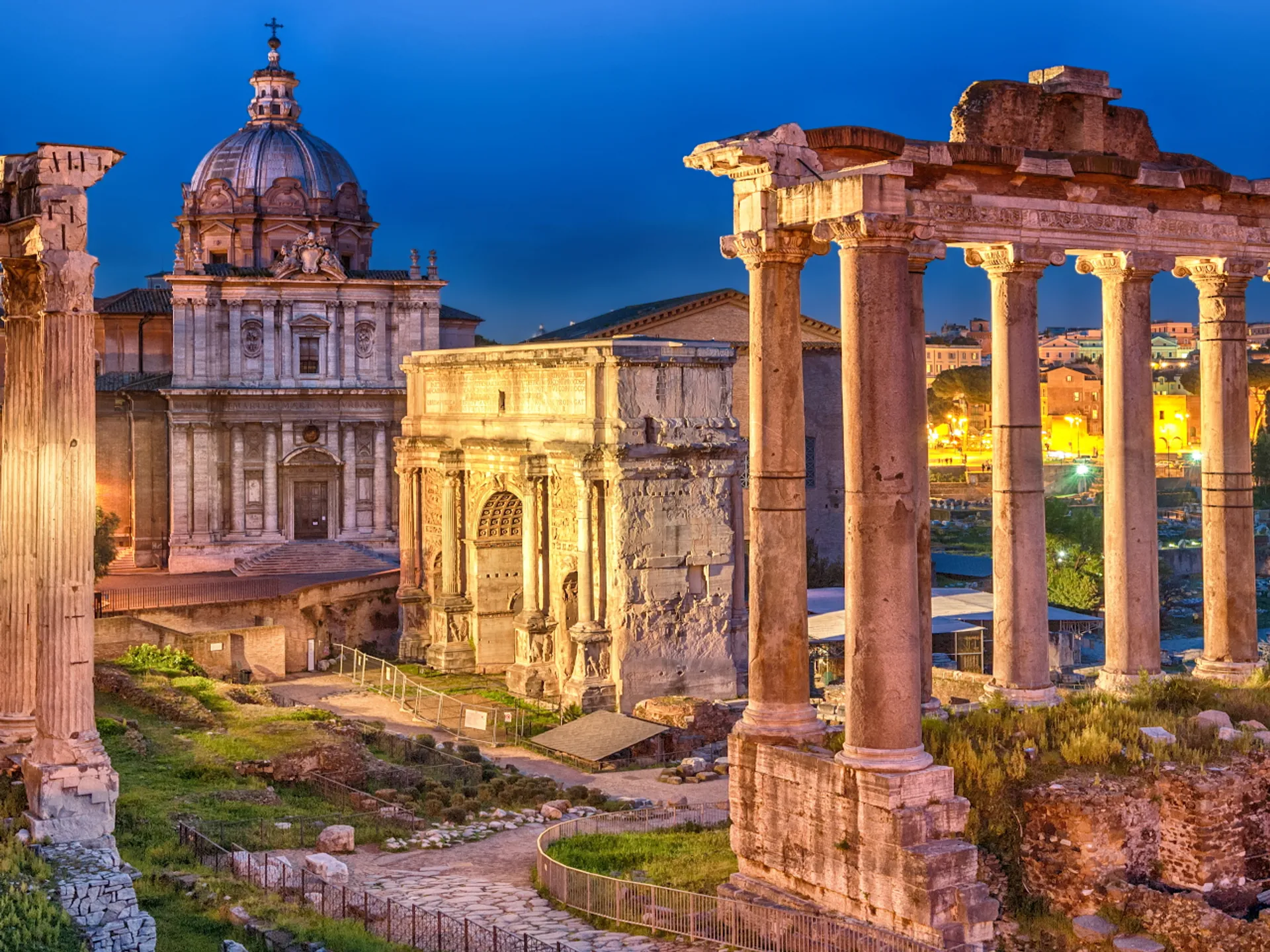 Vista nocturna del Foro Romano - HOME Roma - Guía de Viajes Roma - Buendía