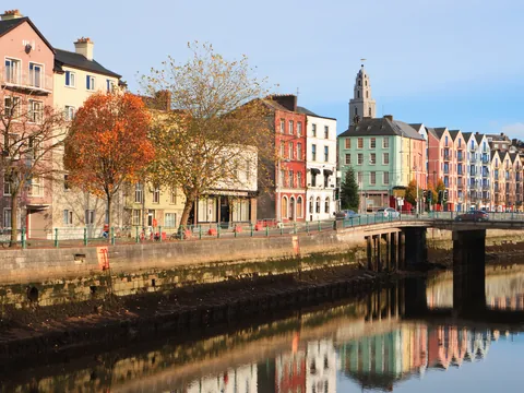 La mezcla entre tradición y modernidad nos regalará un paseo inolvidable por Cork y su colorido ambiente.