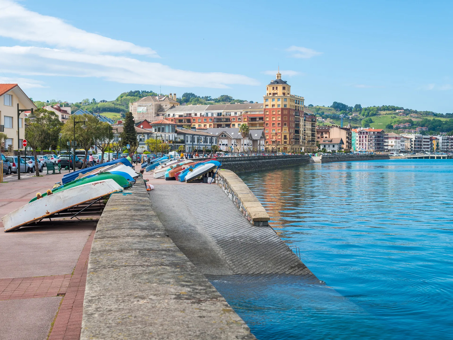 hondarribia paseo junto a ría