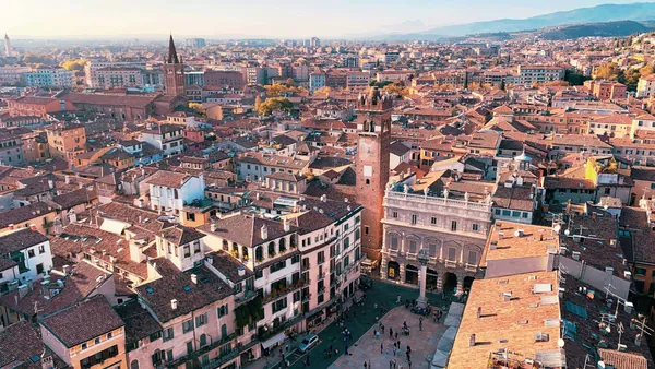 Vista aérea del centro histórico de Verona en la región italiana del Véneto