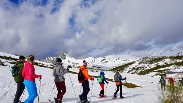 Rutas en raquetas de nieve en Asturias, descubre los Picos de Europa en invierno