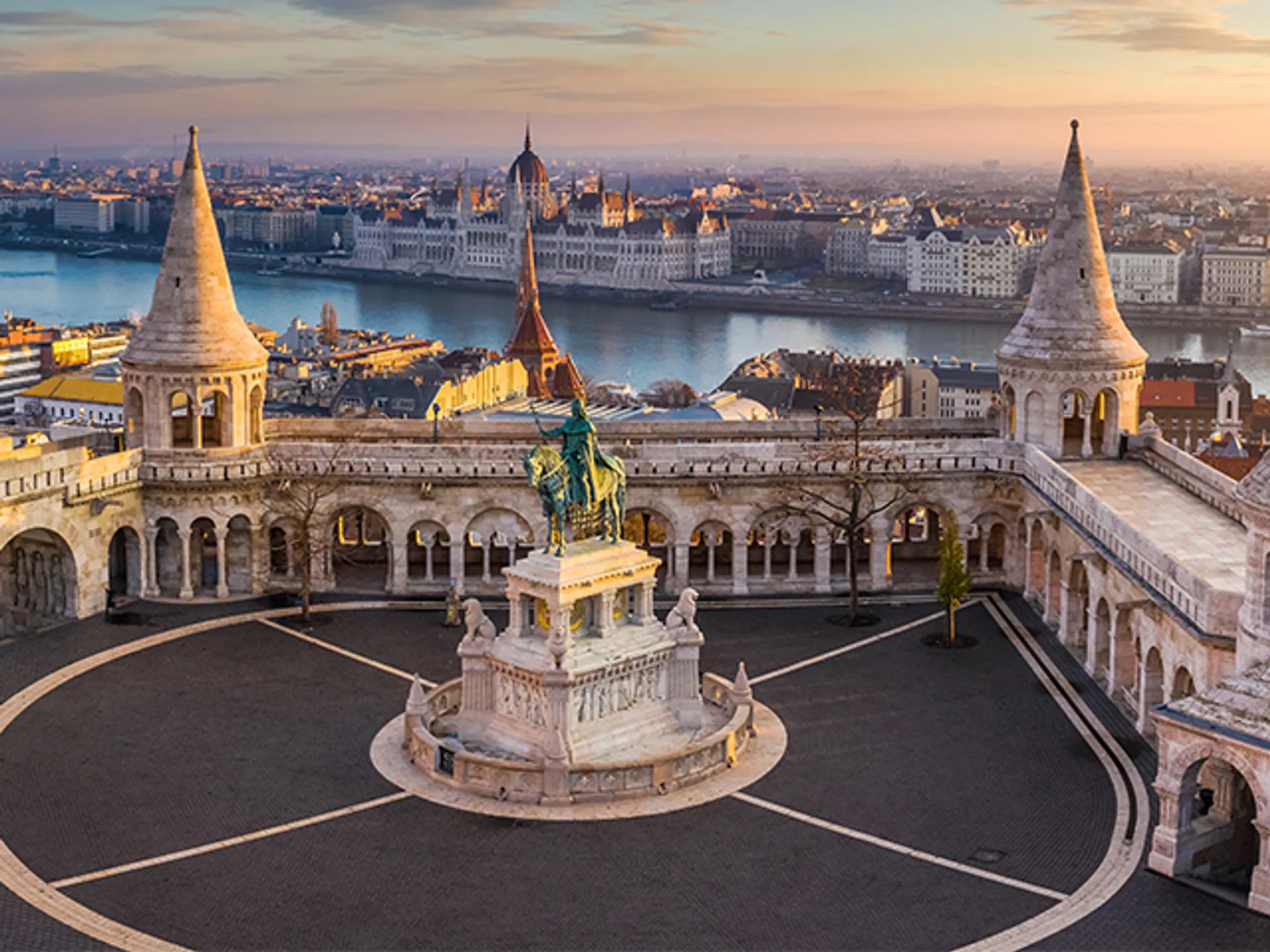 Vista aérea del Bastión de los Pescadores -que ver en Budapest-buendiatours