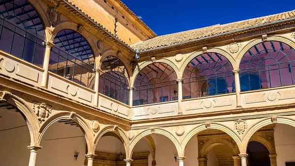 visita guiada Baeza con entradas Antigua Universidad Jaen