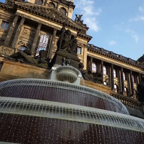 Museo Nacional Checo - Plaza de Wenceslao - Qué ver en Praga - Guía de viaje Praga - Buendía Tours