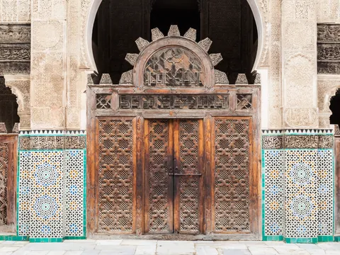 Puerta de la Medersa Ben Youssef en Marrakech