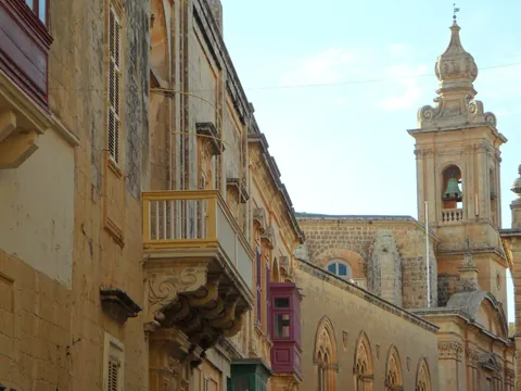 casas-excursion-mdina-acantilados-digli-la-valeta_buendia.jpg