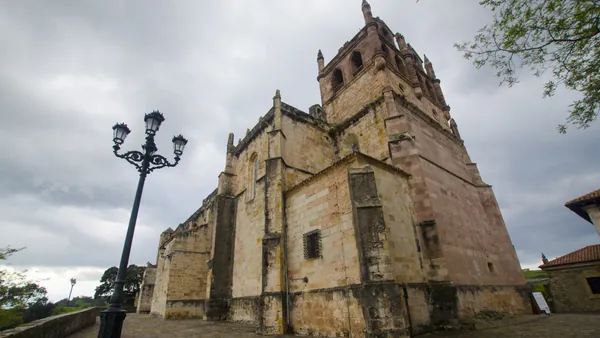 Iglesia de Santa María de los Ángeles en San Vicente de la Barquera, Cantabria.