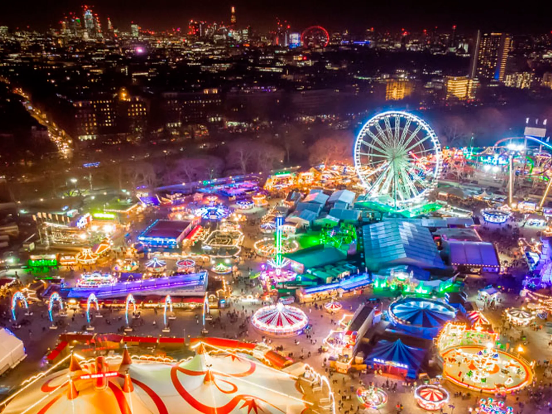 Vista aérea del festival de Navidad en Londres - Los mejores Mercadillos de Navidad en Europa 2022 - Blog - Buendía Tours 