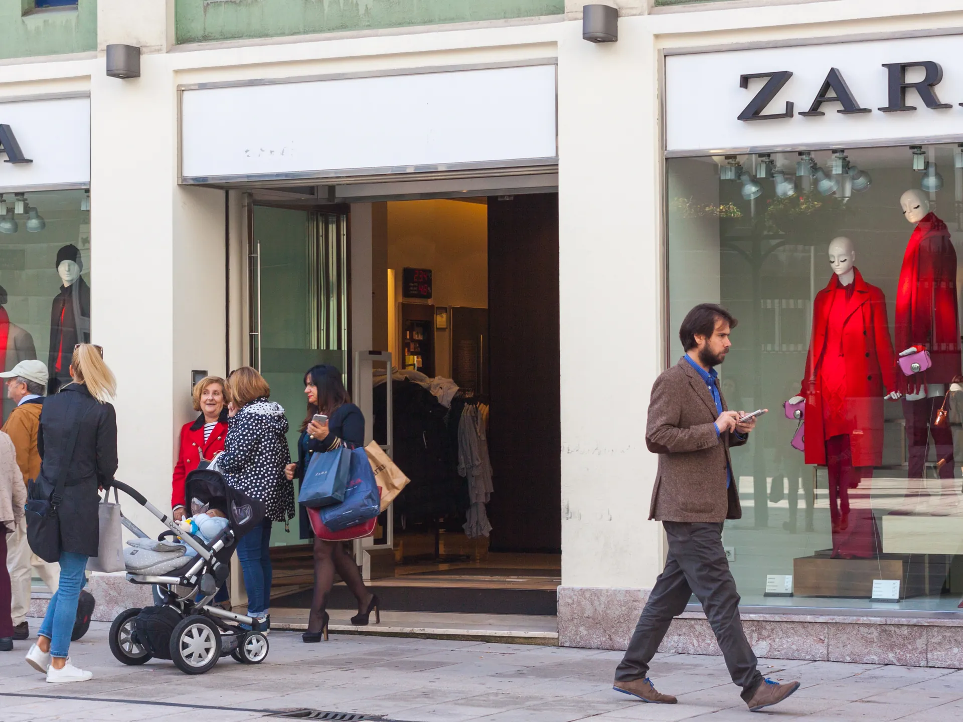 Tienda de ropa Zara en Oviedo, Asturias, España