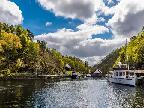 Loch Katrine, un pintoresco lago de agua dulce ubicado en el corazón del Parque Nacional Loch Lomond & The Trossachs