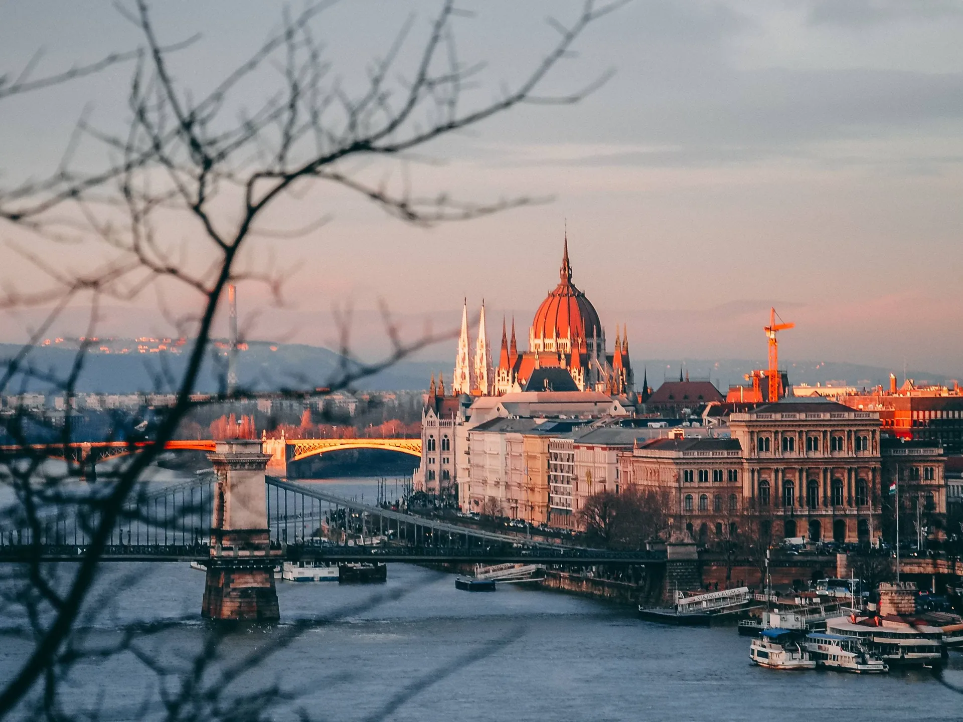 Vista de Budapest y el Danubio al atardecer - Qué ver en Budapest - Guía de Viajes Budapest - Buendía