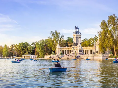 Estanque Parque el Retiro visita guiada por el Parque de el Retiro visitas guiadas y excursiones en Madrid