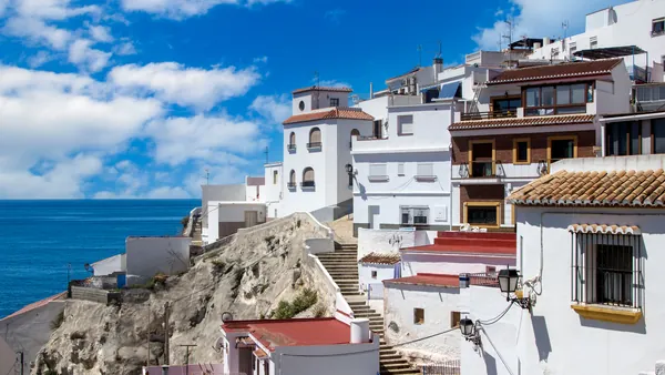 Qué hacer en Granada Provincia entre la Alhambra, la Sierra Nevada y la Costa Tropical