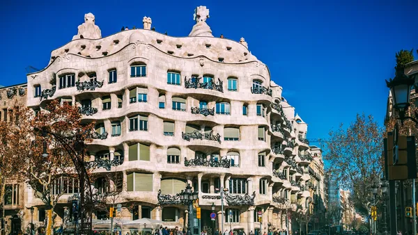 Fachada de la Casa Milà (La Pedrera) en el Paseo de Gracia de Barcelona