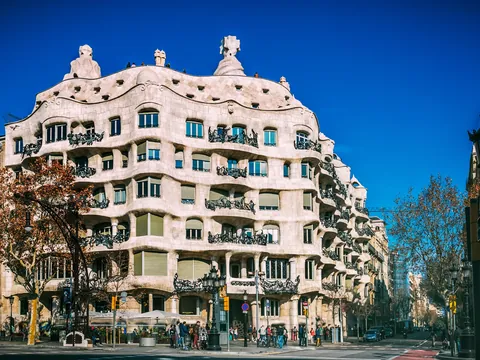 Fachada de la Casa Milà (La Pedrera) en el Paseo de Gracia de Barcelona