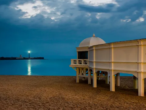 free tour Cádiz nocturno Playa Caleta visita guiada