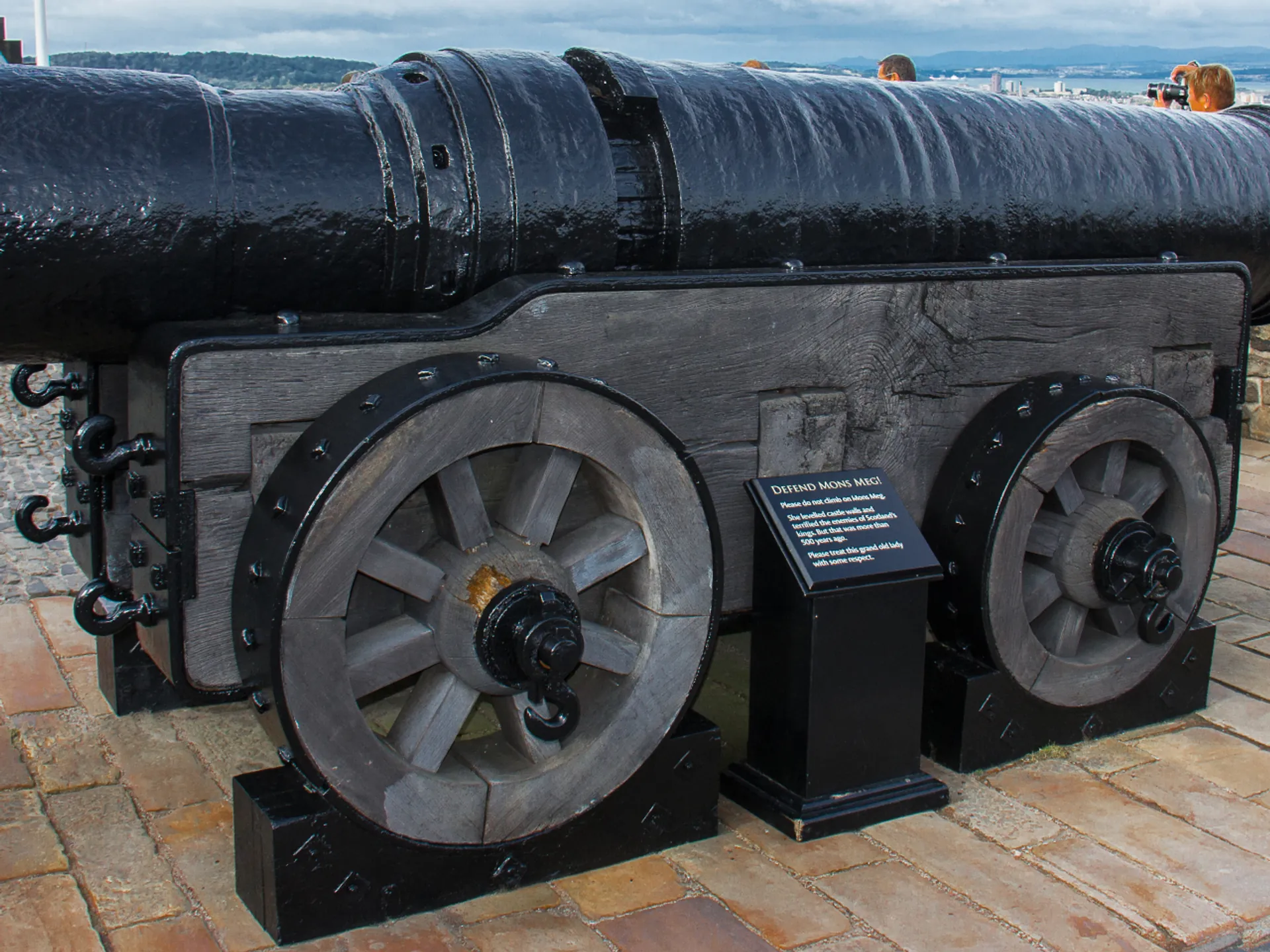 Mons Meg en el Castillo de Edimburgo - Castillo de Edimburgo - Qué ver en Edimburgo - Guía de Viajes Edimburgo - Buendía Tours