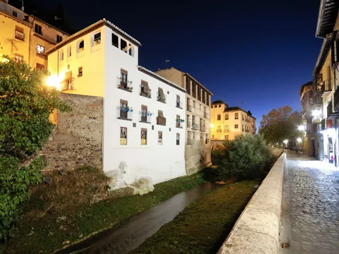 free tour Granada nocturno misterios leyendas Mitos visita guiada Albaicin paseo Tristes gratis gratuita