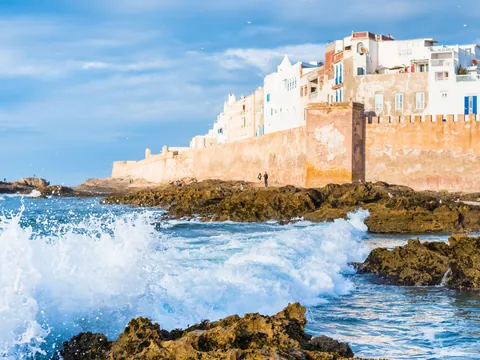 Muralla y casco antiguo de Essaouira junto al Atlántico, Marruecos