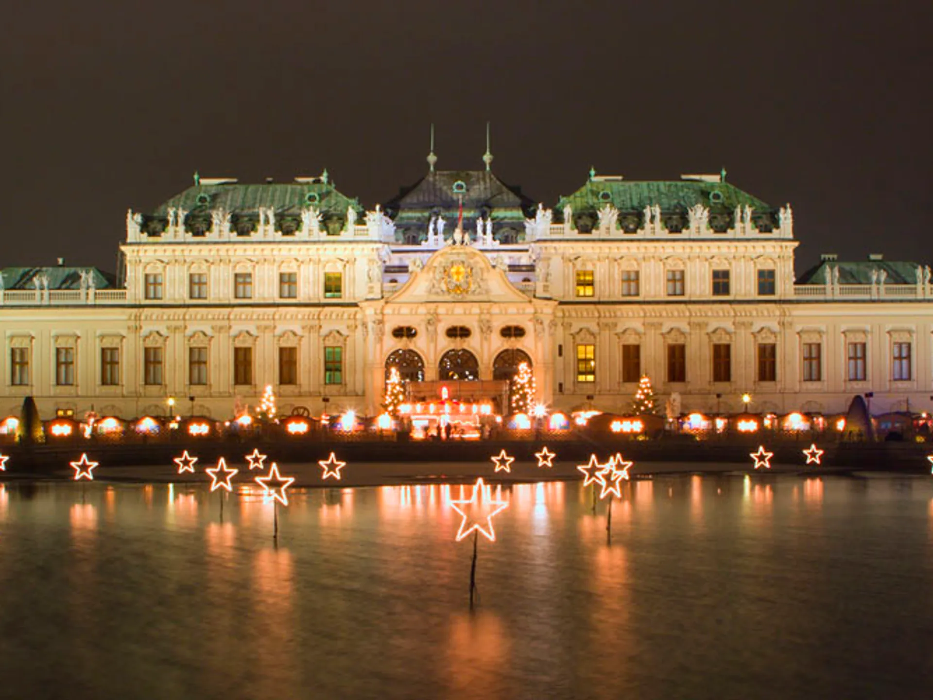 El Palacio Belvedere decorado de Navidad - Los mejores Mercadillos de Navidad en Europa 2022 - Blog - Buendía Tours 