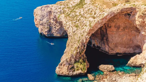 excursion-barco-isla-comino_laguna-azul_cuevas_blue-lagoon_crucero_paseo-barco_catamaran_malta_buendia-tours (6).jpg