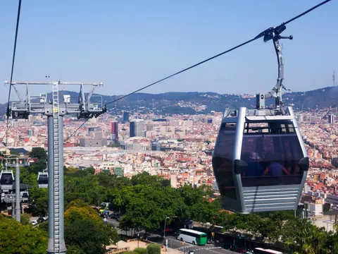 Teleférico de Montjuic con vistas panorámicas de Barcelona