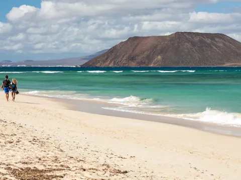 excursión Fuerteventura desde Lanzarote barco Corralejo Dunas isla Lobos Ferry Playa Blanca Canarias