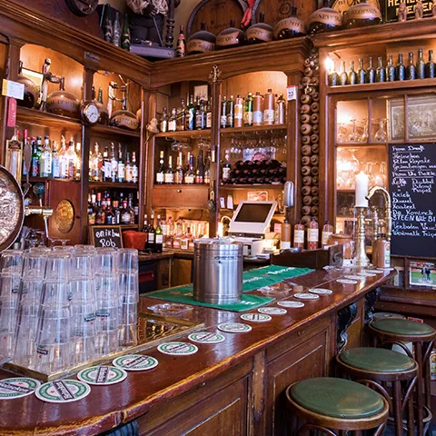 Interior del Cafe Belgique en Ámsterdam