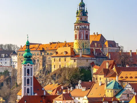 Panorámica del centro histórico de Český Krumlov con su castillo y palacio