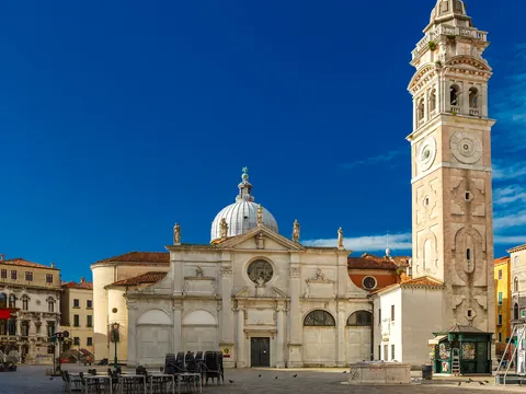 Fachada norte de la Iglesia Santa Maria Formosa en Venecia