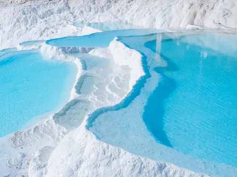 Los paisajes de Pamukkale y las aguas cristalinas te dejarán sin palabras.