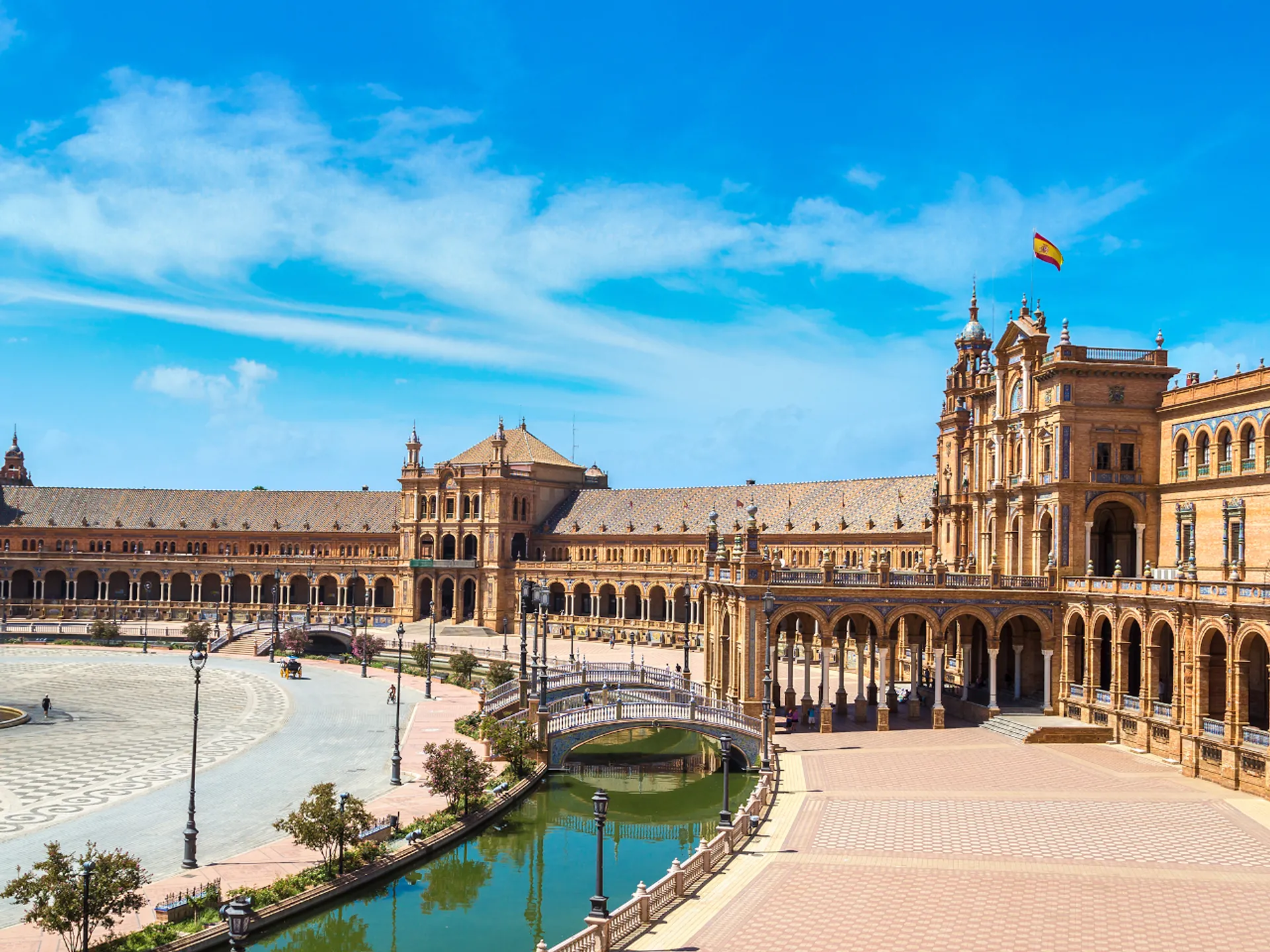 Plaza de España de Sevilla - Las 15 Plazas de España que no te puedes perder - Blog - Buendía Tours