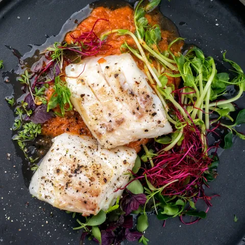 Bacalao al vapor con lechuga