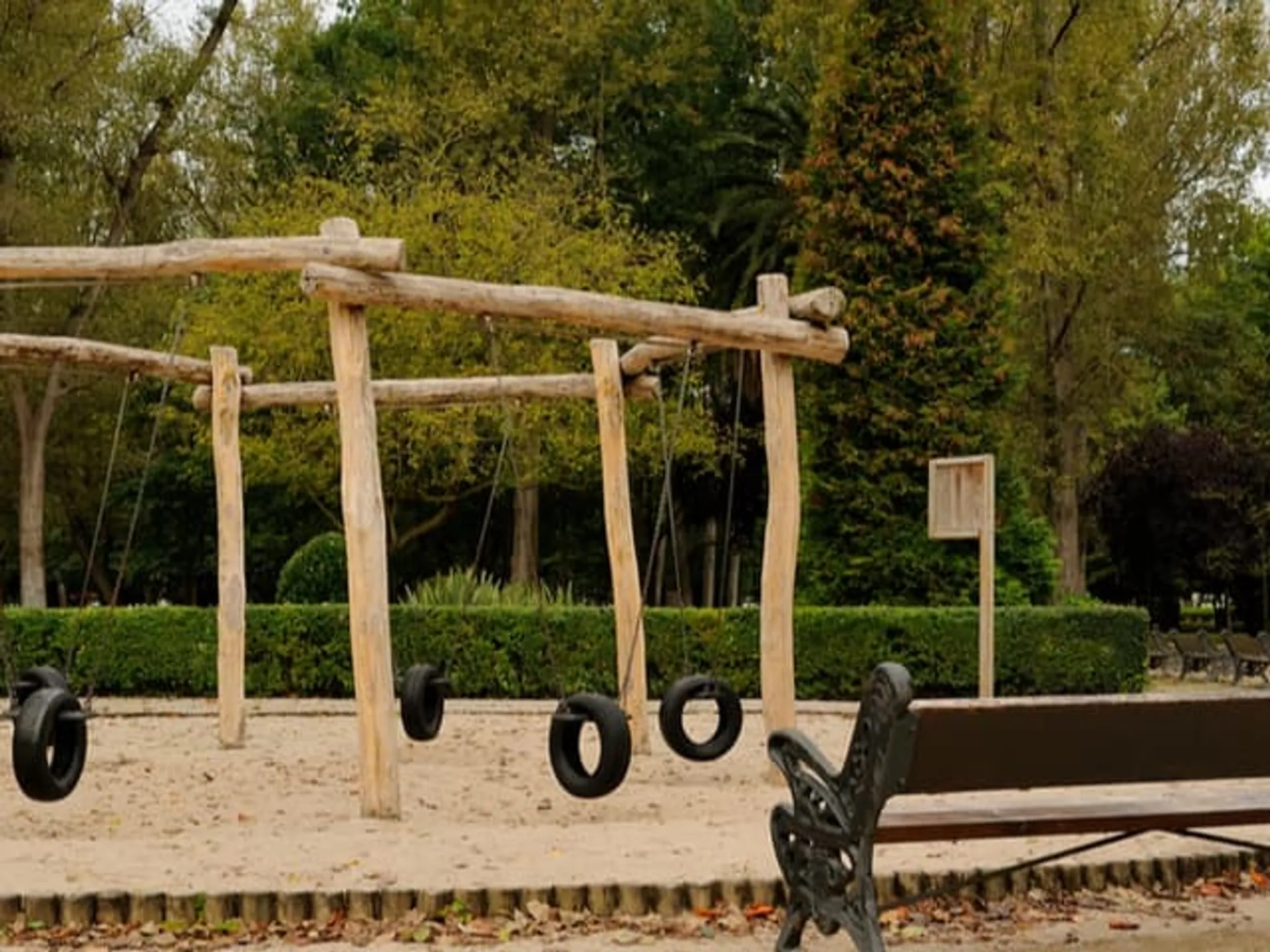 Columpio del Parque Isabel La Católica en Gijón-Qué hacer en Gijón-Gijón con niños-Gijón-Guía de Viajes Buendía Tours
